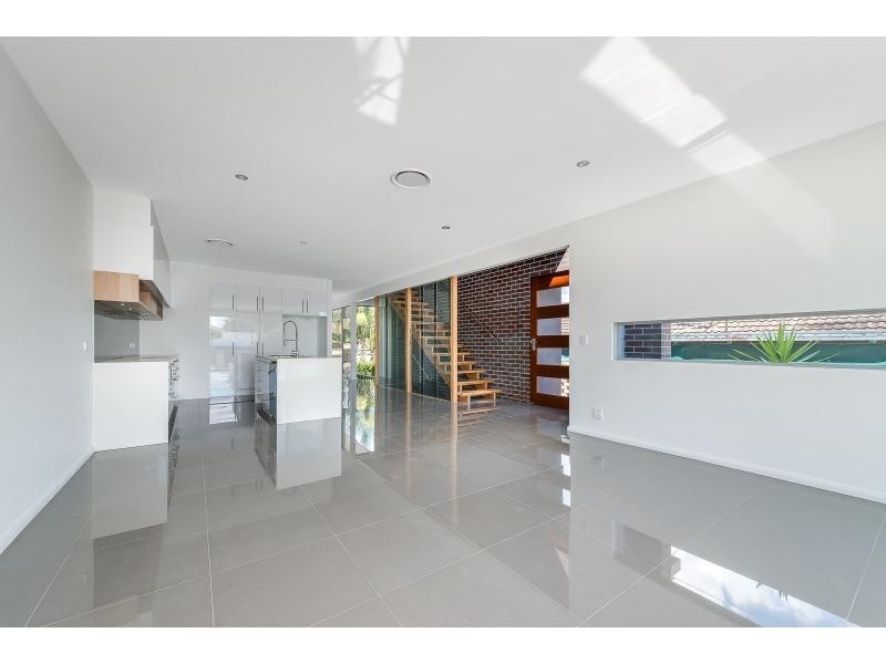 24 Drake Street, Paradise Point QLD 4216