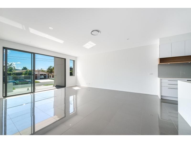24 Drake Street, Paradise Point QLD 4216
