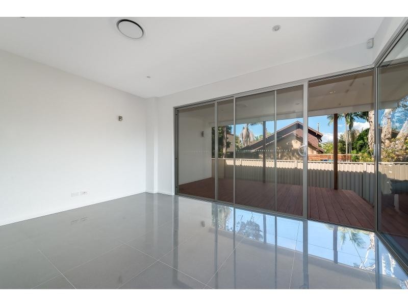 24 Drake Street, Paradise Point QLD 4216