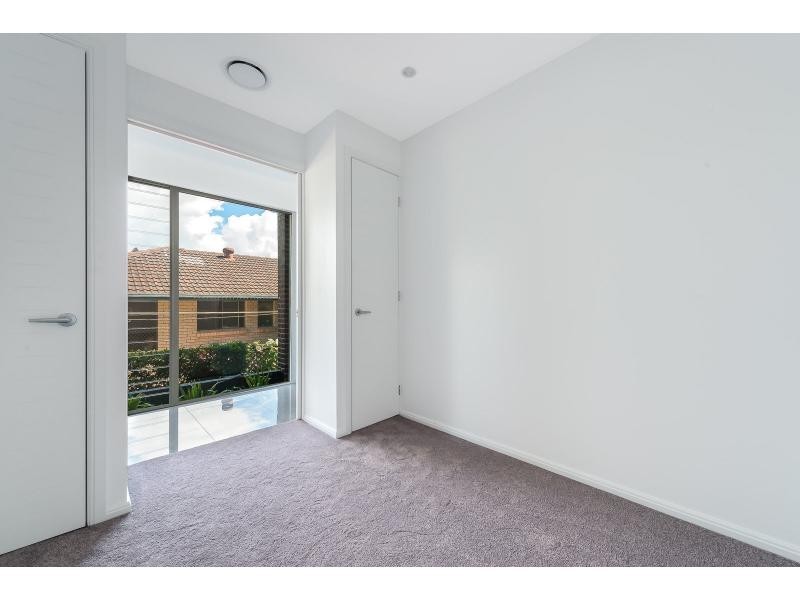 24 Drake Street, Paradise Point QLD 4216