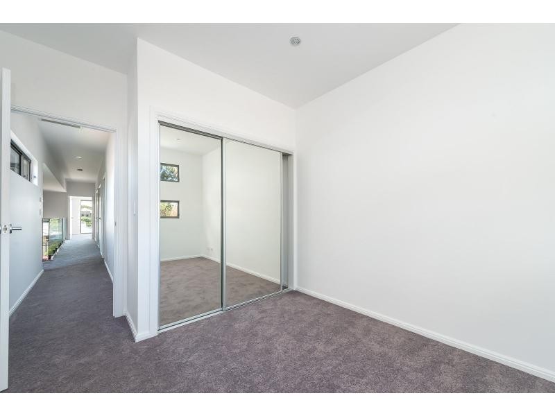 24 Drake Street, Paradise Point QLD 4216