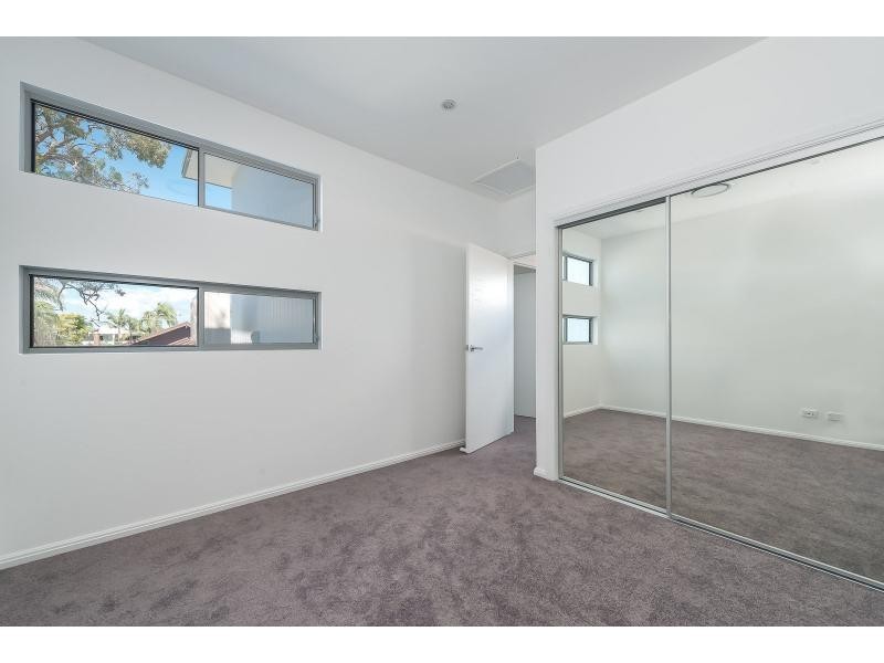 24 Drake Street, Paradise Point QLD 4216