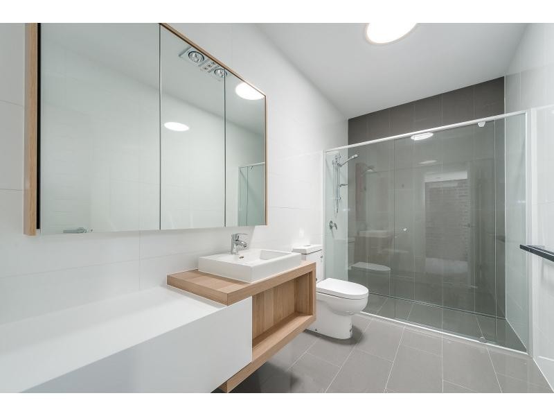 24 Drake Street, Paradise Point QLD 4216