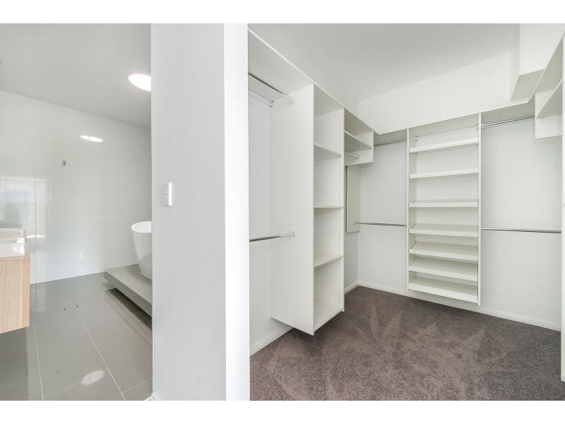 24 Drake Street, Paradise Point QLD 4216