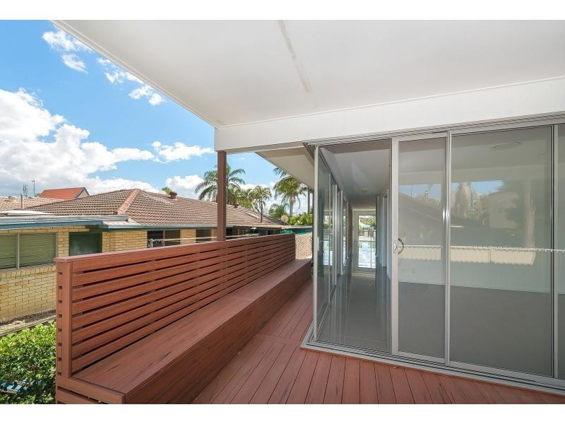 24 Drake Street, Paradise Point QLD 4216