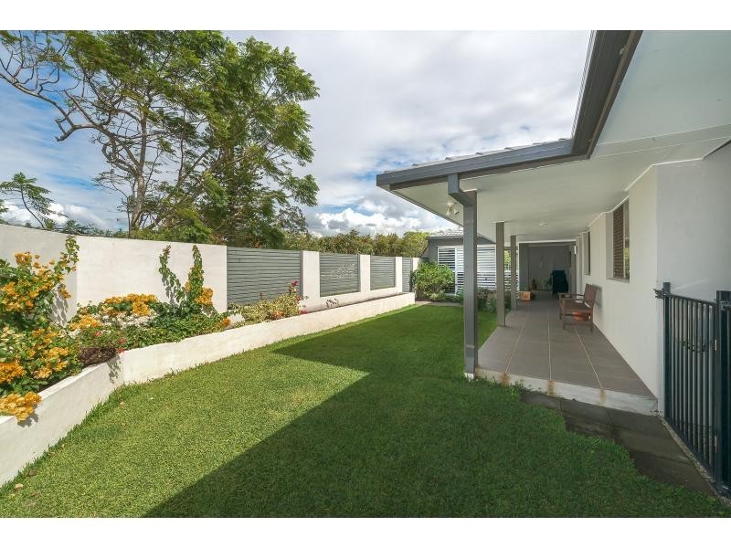 32 Jacaranda Avenue, Hollywell QLD 4216