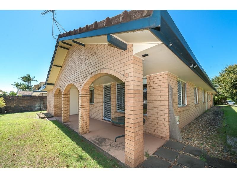 2/8 Jennifer Avenue, Runaway Bay QLD 4216