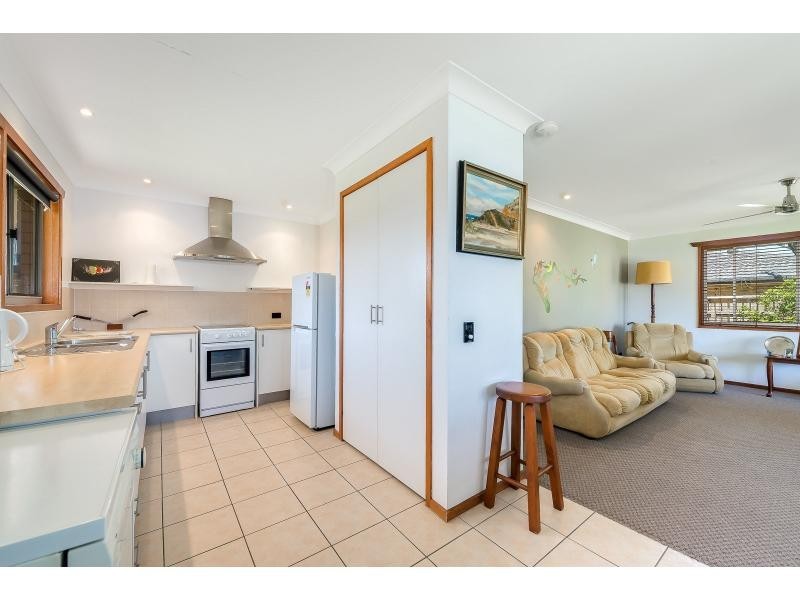 2/8 Jennifer Avenue, Runaway Bay QLD 4216