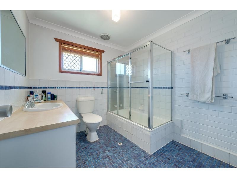 2/8 Jennifer Avenue, Runaway Bay QLD 4216