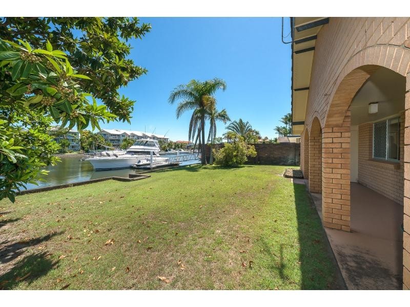 2/8 Jennifer Avenue, Runaway Bay QLD 4216