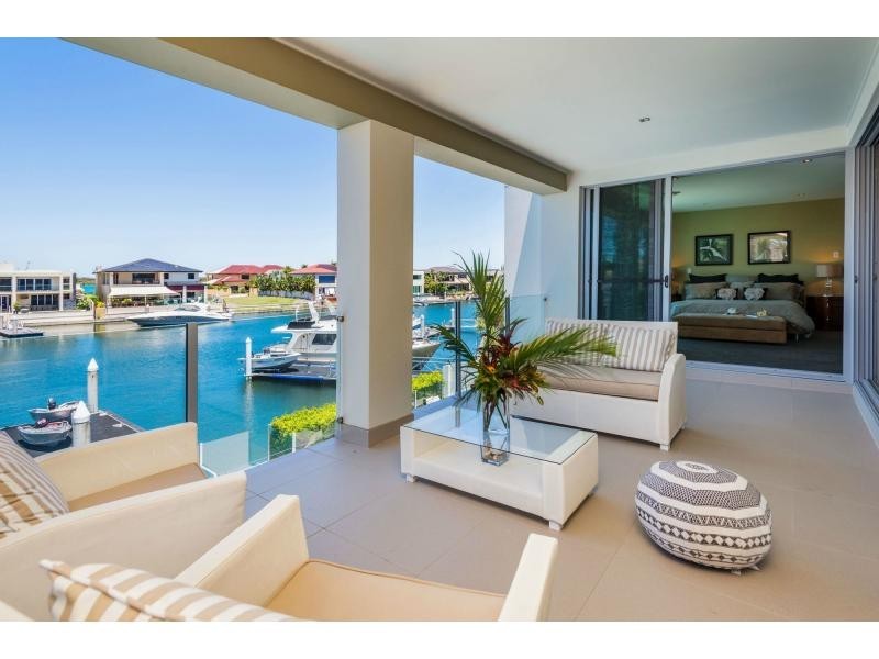 6 Kensington Mews, Sovereign Islands QLD 4216