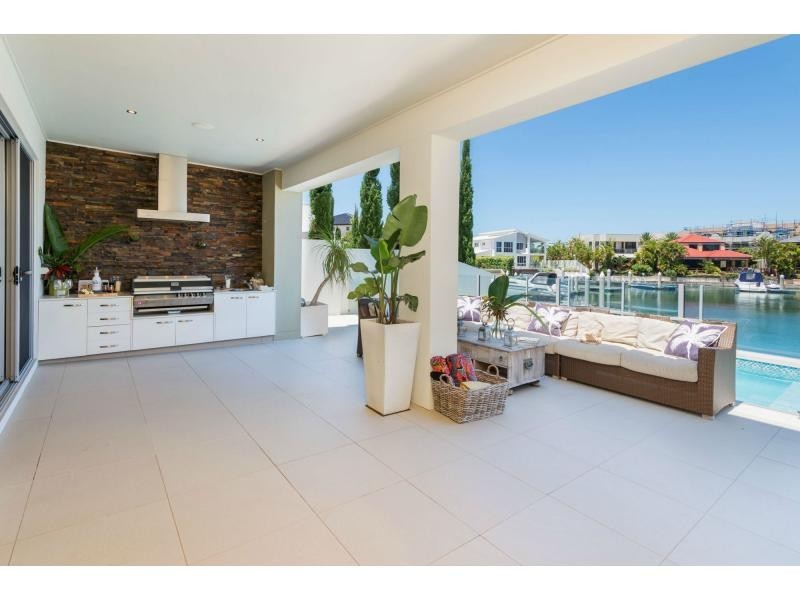 6 Kensington Mews, Sovereign Islands QLD 4216