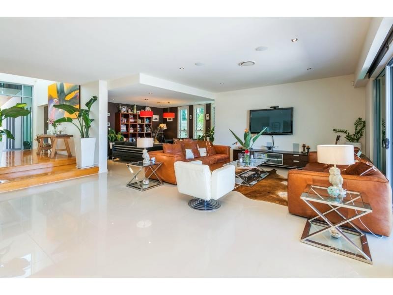 6 Kensington Mews, Sovereign Islands QLD 4216