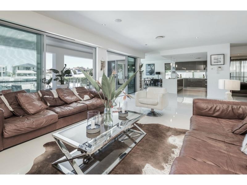 6 Kensington Mews, Sovereign Islands QLD 4216