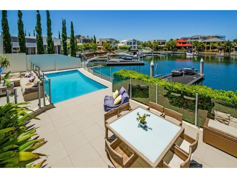 6 Kensington Mews, Sovereign Islands QLD 4216