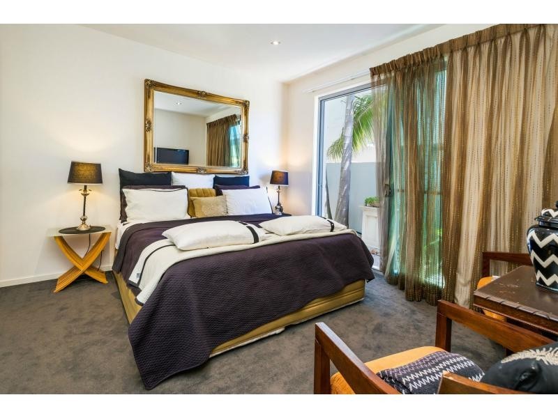 6 Kensington Mews, Sovereign Islands QLD 4216