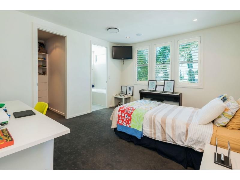 6 Kensington Mews, Sovereign Islands QLD 4216