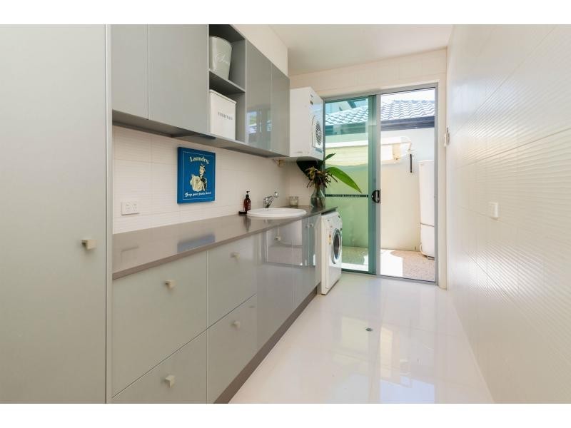 6 Kensington Mews, Sovereign Islands QLD 4216