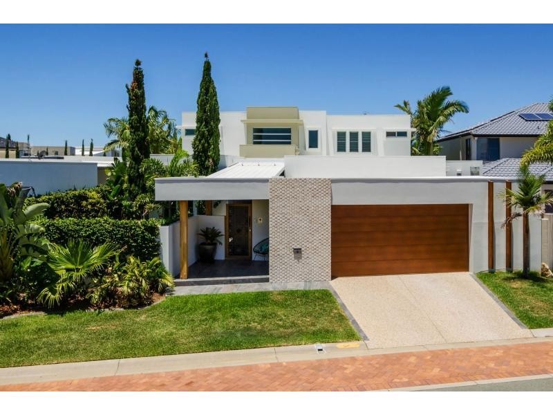 6 Kensington Mews, Sovereign Islands QLD 4216