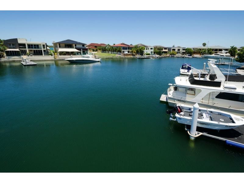 6 Kensington Mews, Sovereign Islands QLD 4216