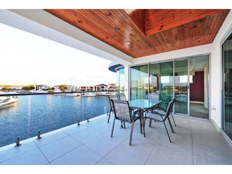 63 The Sovereign Mile, Sovereign Islands QLD 4216