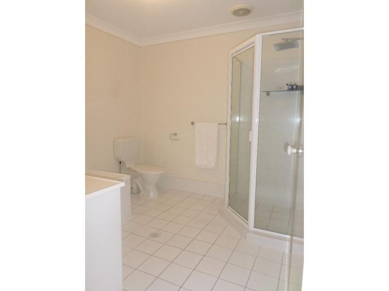 2004/6 Crestridge Crescent, Oxenford QLD 4210