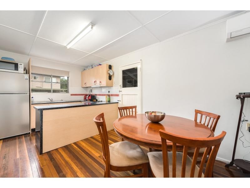 18 Allden Avenue, Labrador QLD 4215