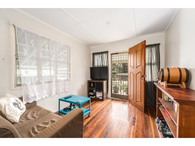 18 Allden Avenue, Labrador QLD 4215