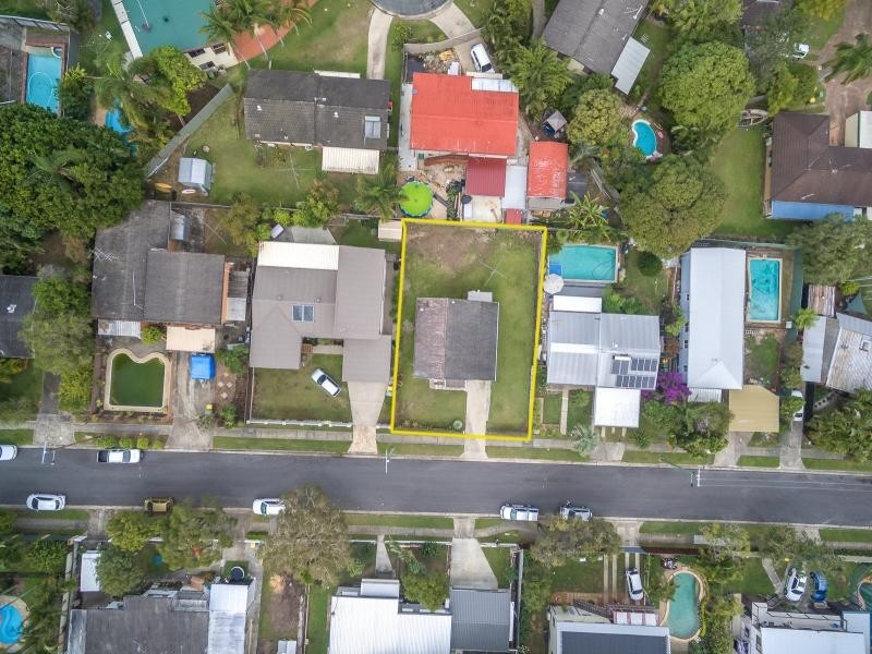 18 Allden Avenue, Labrador QLD 4215