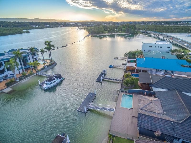 10 Oxley Drive, Paradise Point QLD 4216
