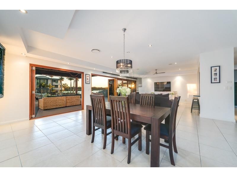 10 Oxley Drive, Paradise Point QLD 4216