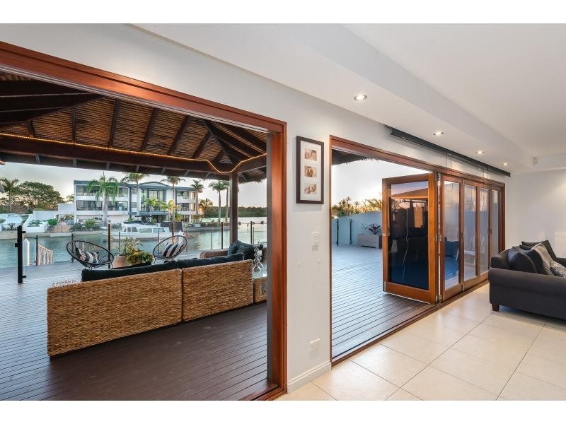 10 Oxley Drive, Paradise Point QLD 4216