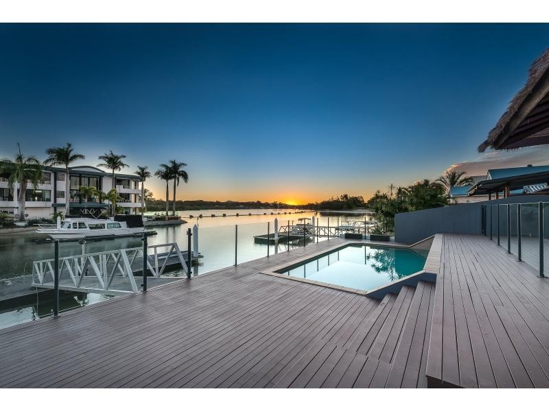 10 Oxley Drive, Paradise Point QLD 4216