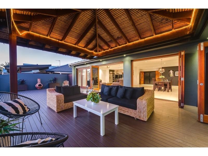 10 Oxley Drive, Paradise Point QLD 4216