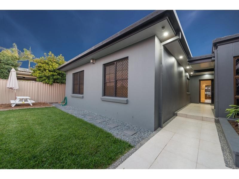10 Oxley Drive, Paradise Point QLD 4216