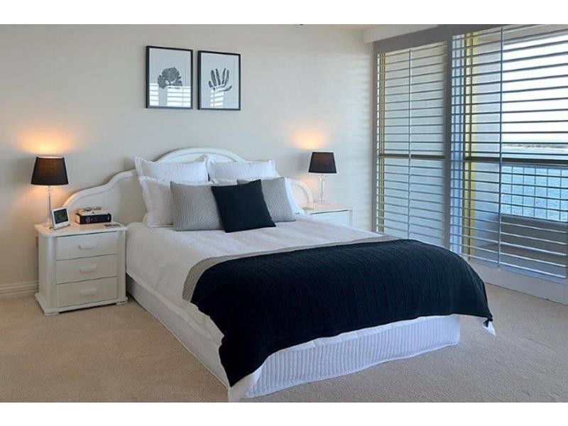 19 Oatland Esplanade, Runaway Bay QLD 4216