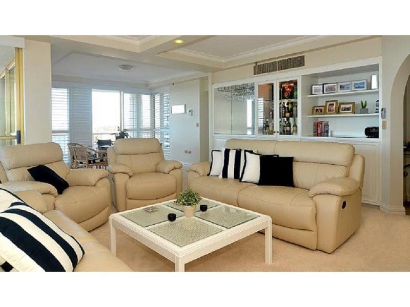 19 Oatland Esplanade, Runaway Bay QLD 4216