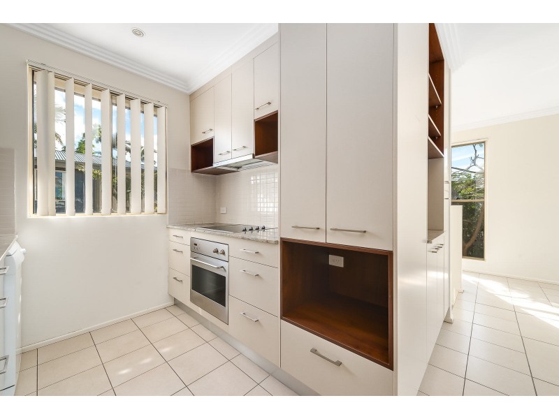 2/4 Locke Street, Southport QLD 4215