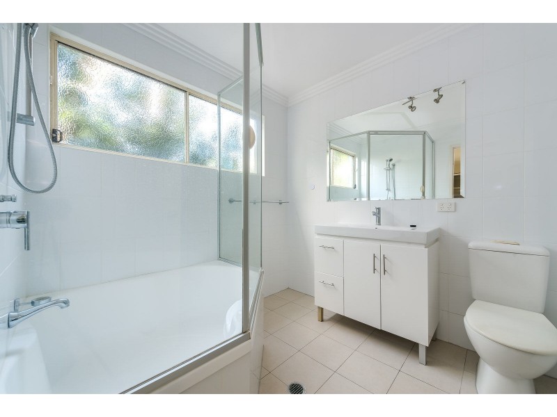 2/4 Locke Street, Southport QLD 4215