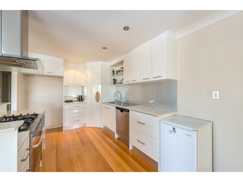2/54 Markham Avenue, Runaway Bay QLD 4216