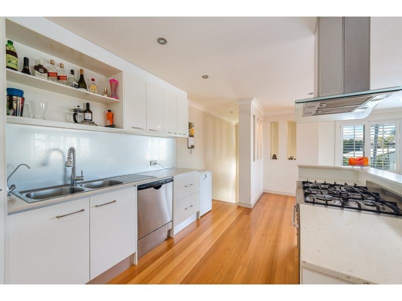 2/54 Markham Avenue, Runaway Bay QLD 4216