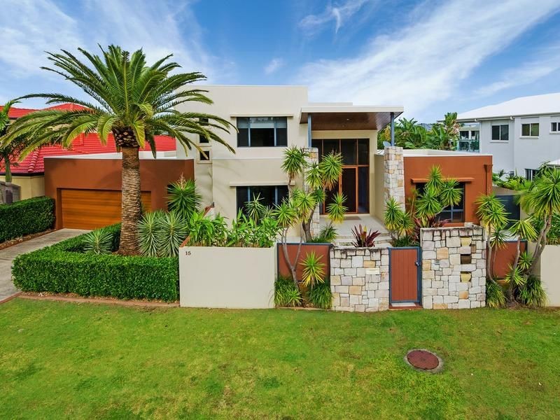 15 King Charles Drive, Sovereign Islands QLD 4216