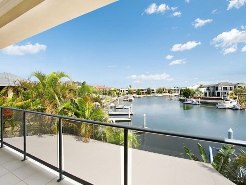 15 King Charles Drive, Sovereign Islands QLD 4216