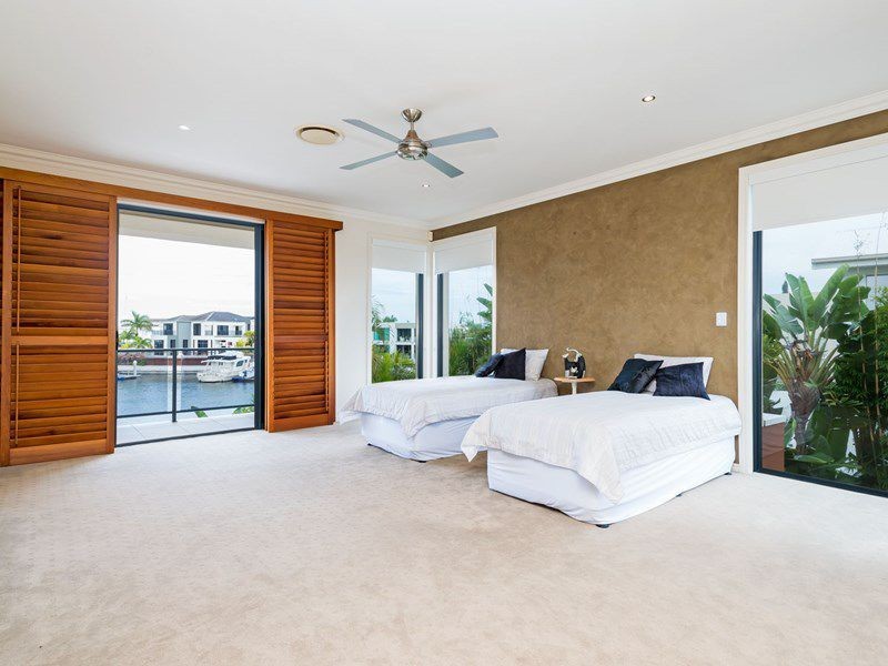 15 King Charles Drive, Sovereign Islands QLD 4216