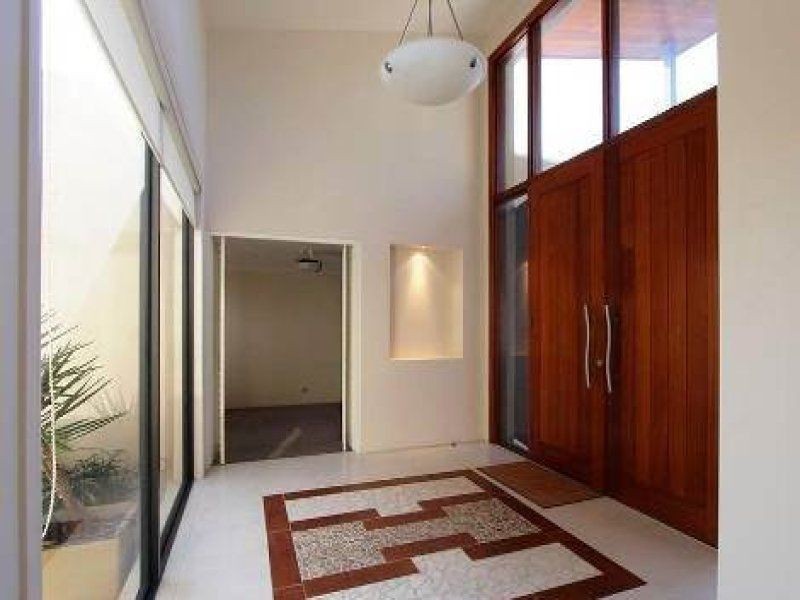 15 King Charles Drive, Sovereign Islands QLD 4216