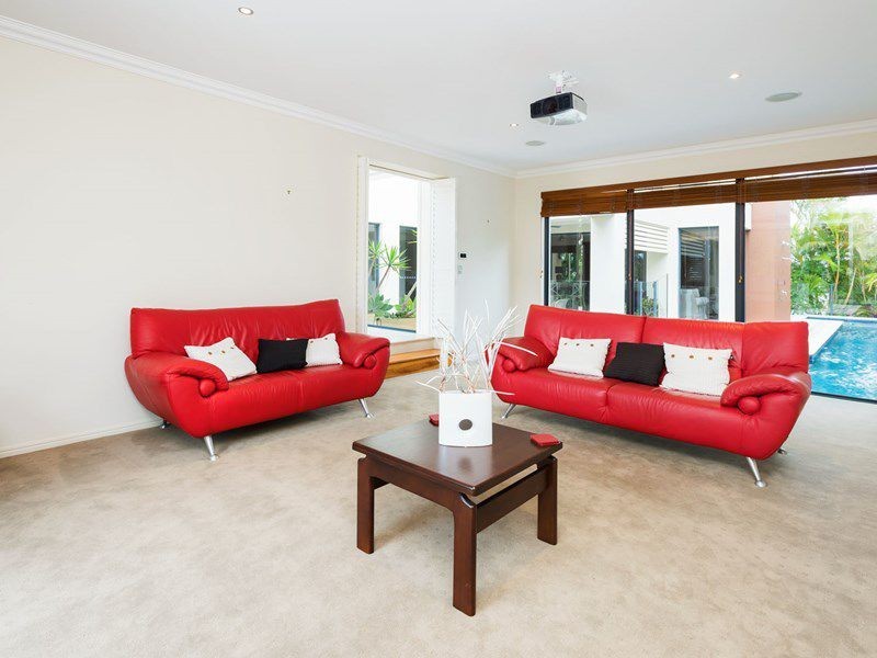 15 King Charles Drive, Sovereign Islands QLD 4216