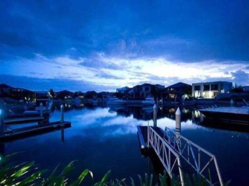 15 King Charles Drive, Sovereign Islands QLD 4216