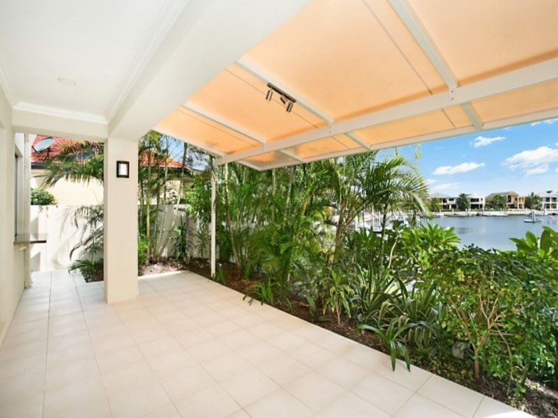 15 King Charles Drive, Sovereign Islands QLD 4216