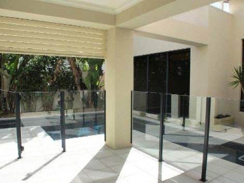 15 King Charles Drive, Sovereign Islands QLD 4216