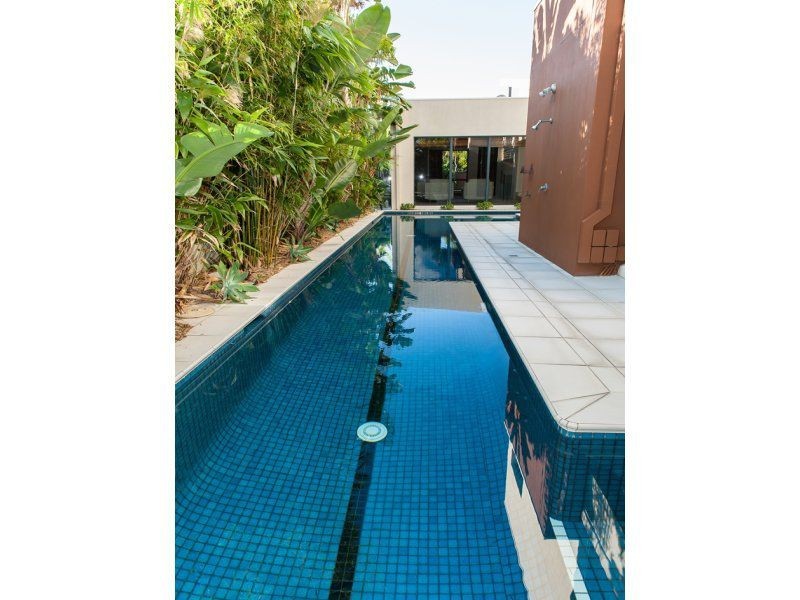 15 King Charles Drive, Sovereign Islands QLD 4216